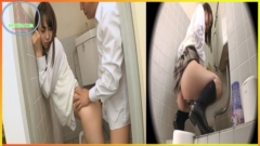 หนังโป๊AV เอายาเซ็กส์ใส่น้ำ ให้เด็กฝึกงานกินหัวหน้า แอบติดกล้องในห้องน้ำ นั่งฉี่ตัวบิดไปมาเงี่ยนเต็มที่แล้วเปิดประตูเลียให้ก่อนดิ้นพร่านคาชุดนักศึกษาห้องแคบๆไม่ใช่ปัญหาก็ยังซอยหีได้ต่อเนื่อง